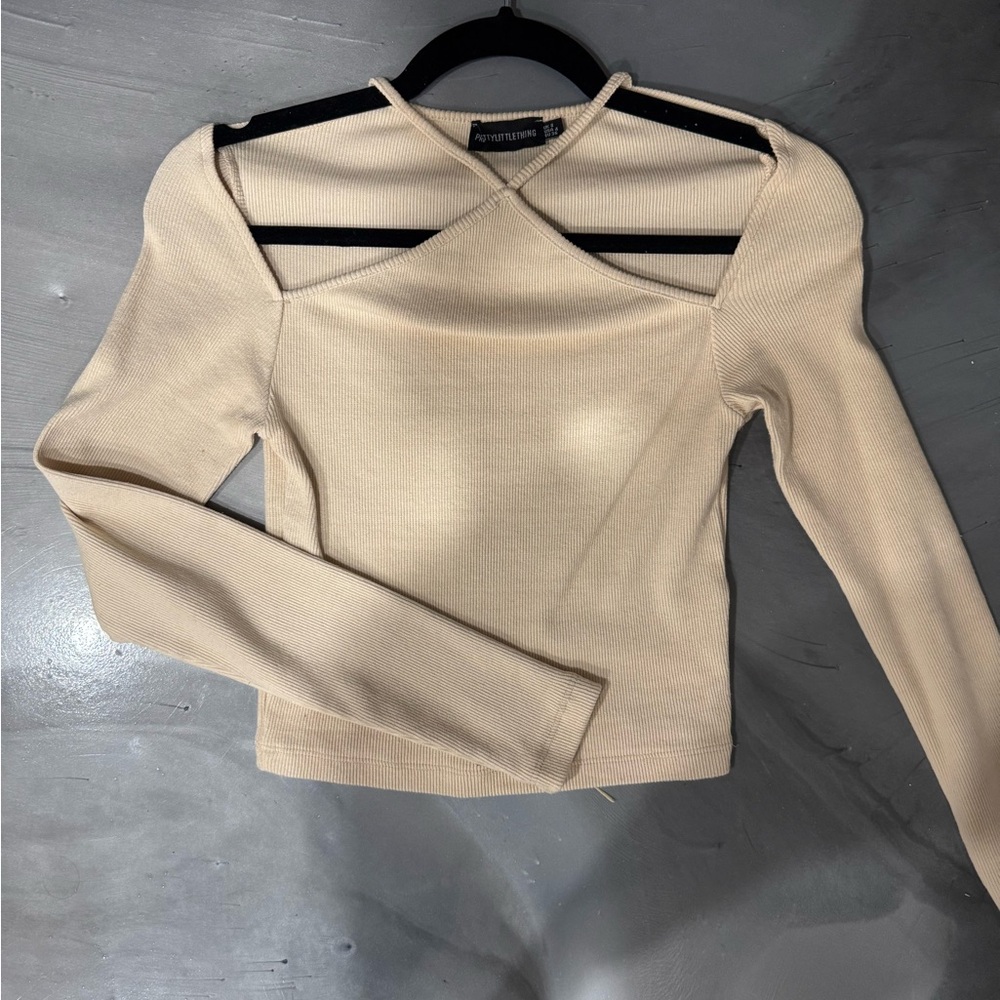 Cut-Out Long Sleeve Ribbed Fitted Top